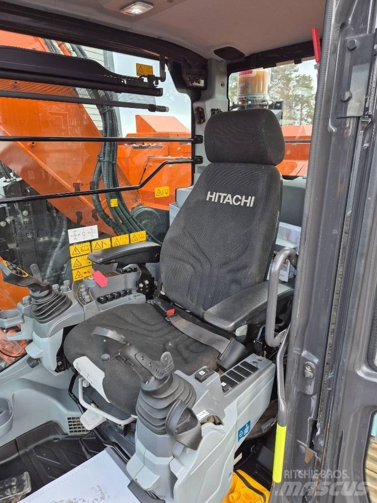 Hitachi ZX 135 US -7 Bandgrävare