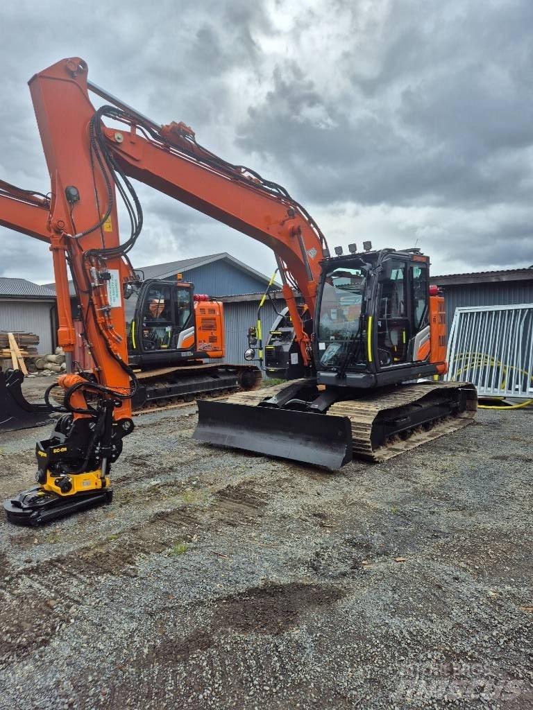 Hitachi ZX 135 US -7 Bandgrävare