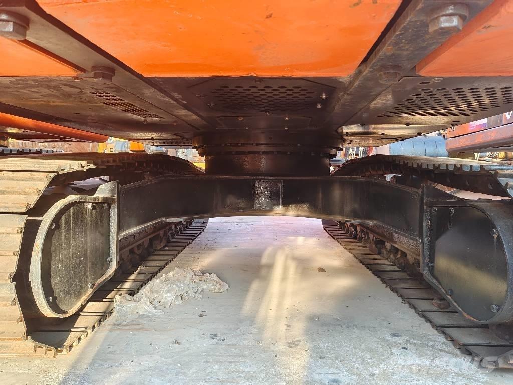 Hitachi ZX 210 Bandgrävare