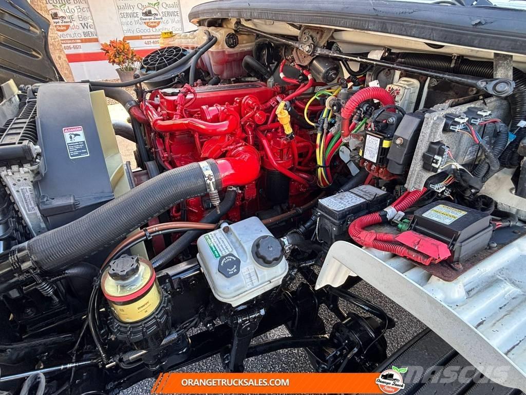 Freightliner M2 Skåpbilar