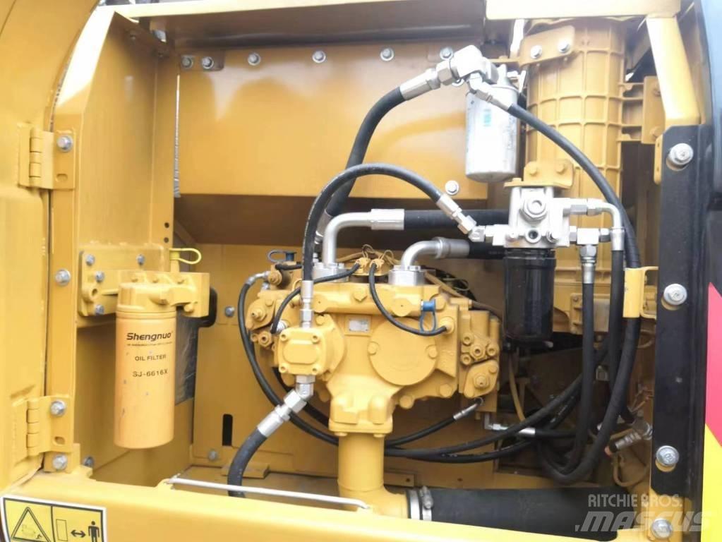 CAT 320 D L Bandgrävare