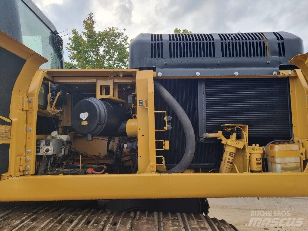 CAT 330 D Bandgrävare