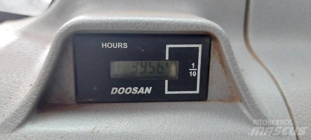Doosan DX225LC-5 Bandgrävare