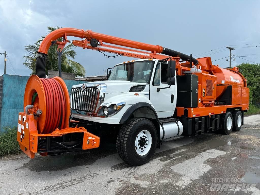 International 7400 Slamsugningsbil