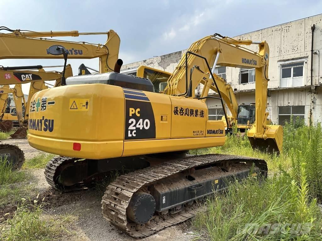 Komatsu PC240-8 Bandgrävare