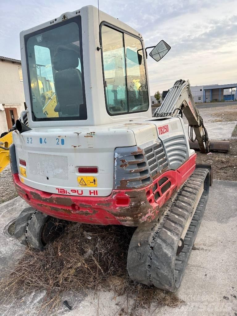 Takeuchi TB250 Minigrävare < 7t