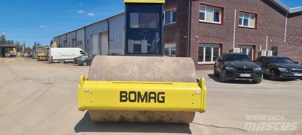 Bomag BW 211 D-3 Envalsvältar