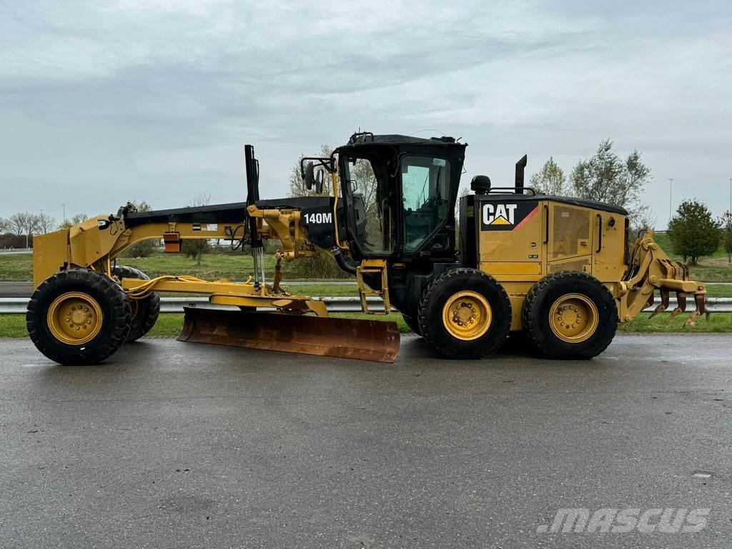 CAT 140M Väghyvlar
