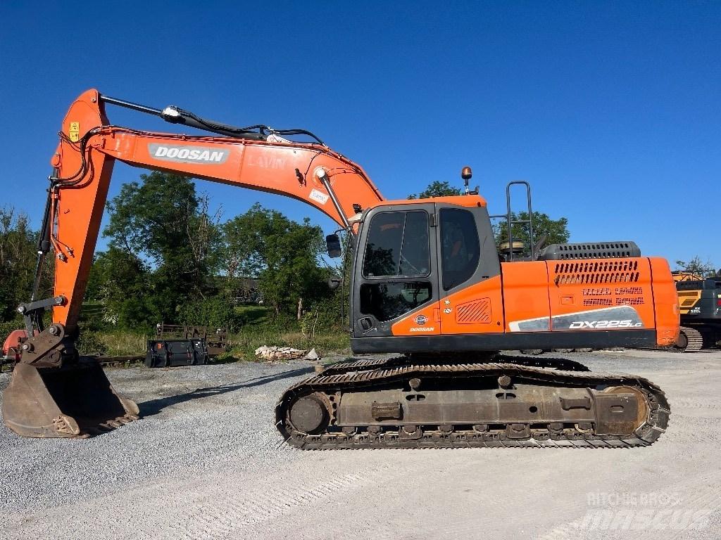Doosan DX 225 LC-5 Bandgrävare