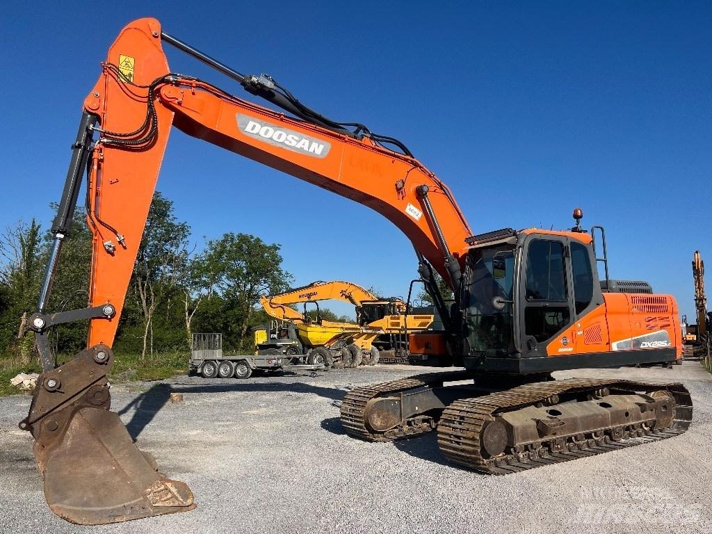 Doosan DX 225 LC-5 Bandgrävare