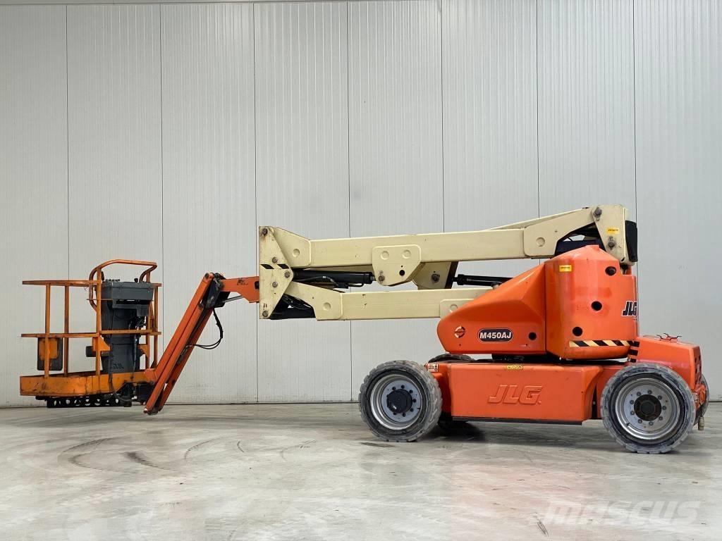 JLG M450AJ Bomliftar