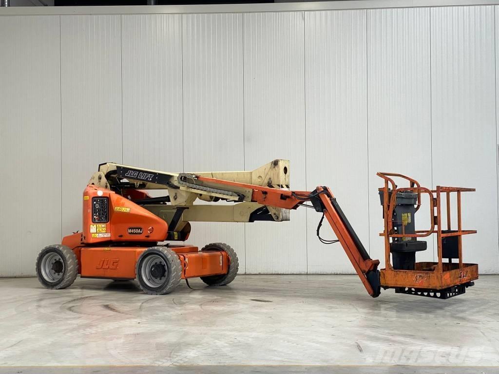JLG M450AJ Bomliftar