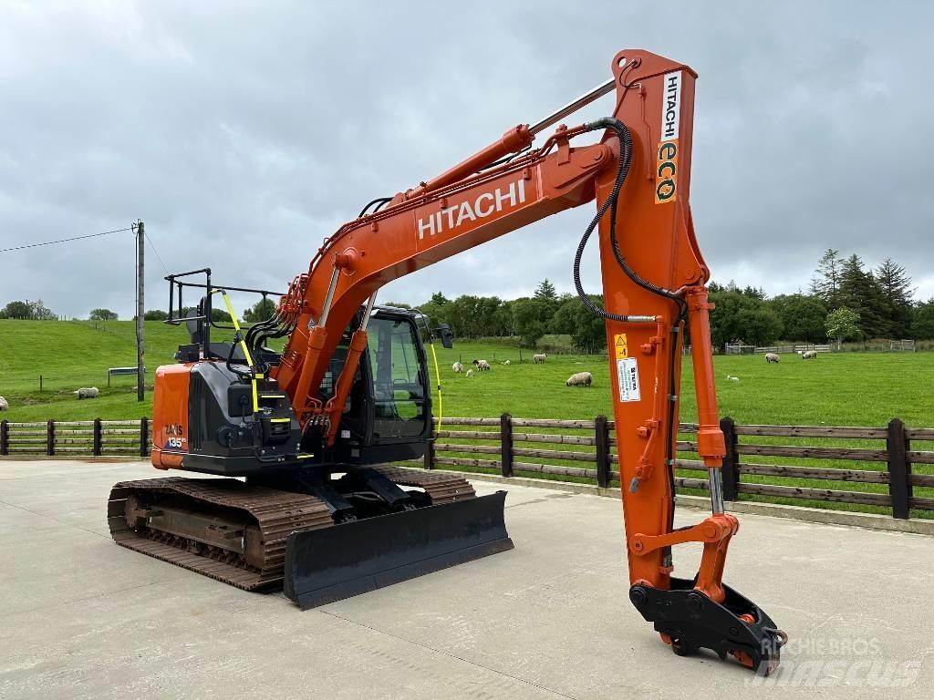 Hitachi ZX 135 US-6 Bandgrävare