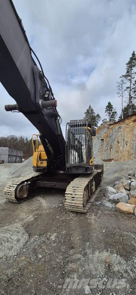 Volvo 305C Rivningsgrävare