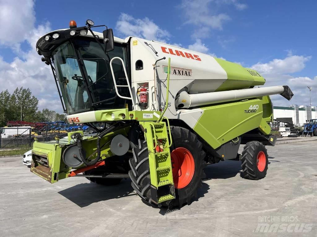 CLAAS Tucano 440 Skördetröskor