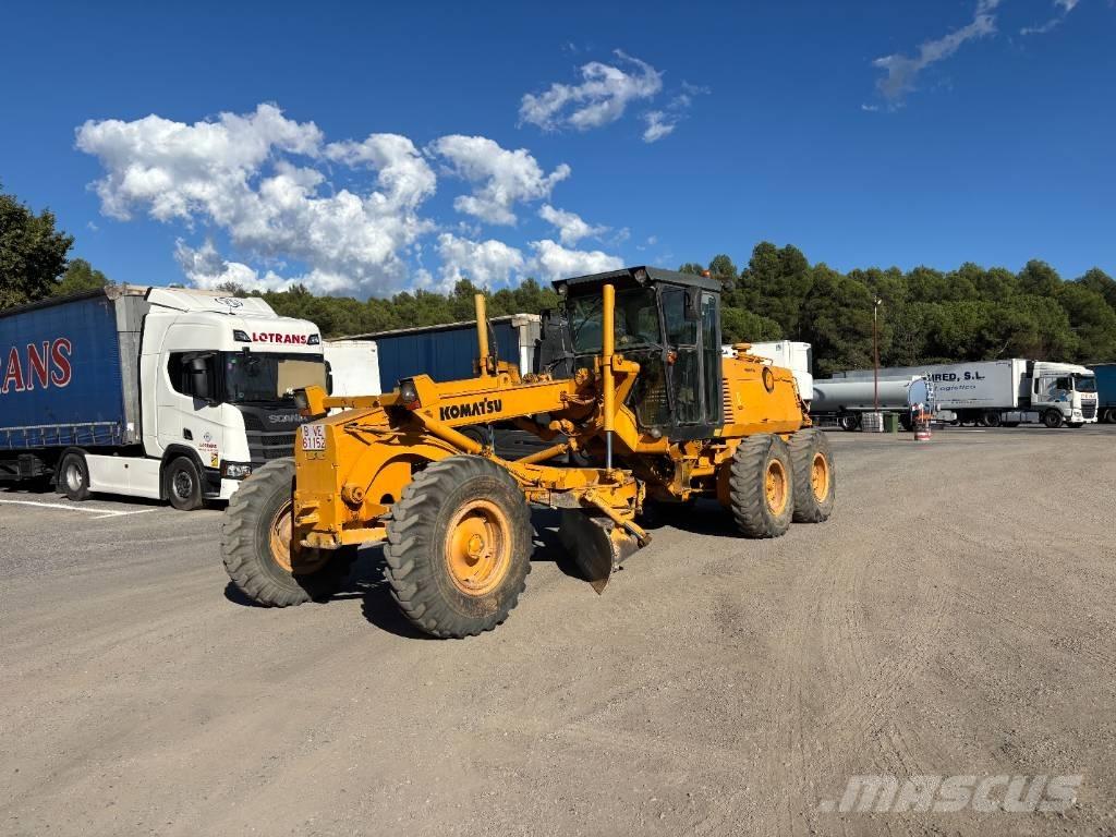 Komatsu GD 530 A Väghyvlar