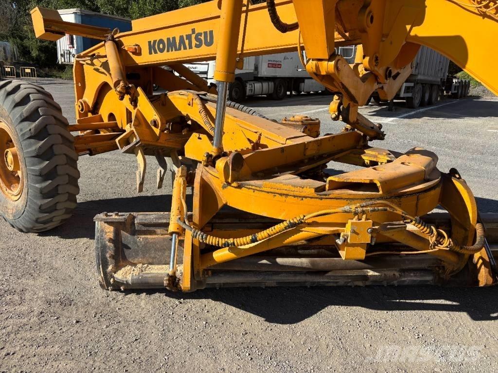 Komatsu GD 530 A Väghyvlar