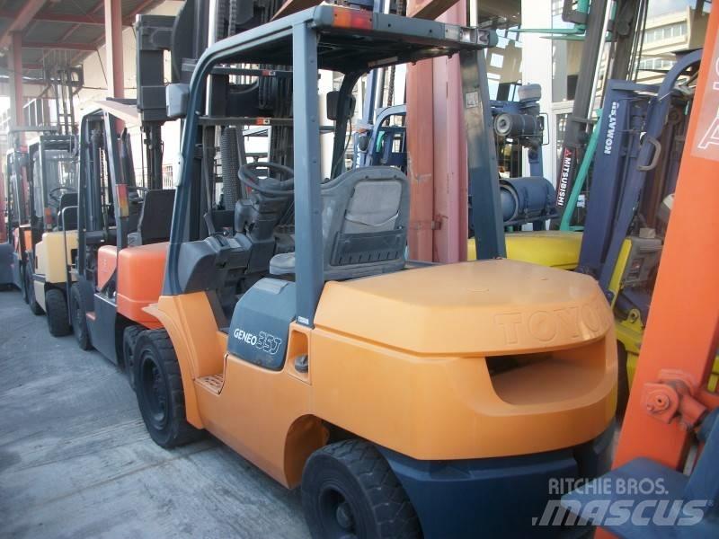 Toyota 7 FDJ 35 Dieselmotviktstruckar
