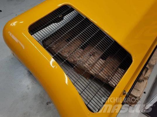 JCB 537-135 bonnet Hytter och interiör