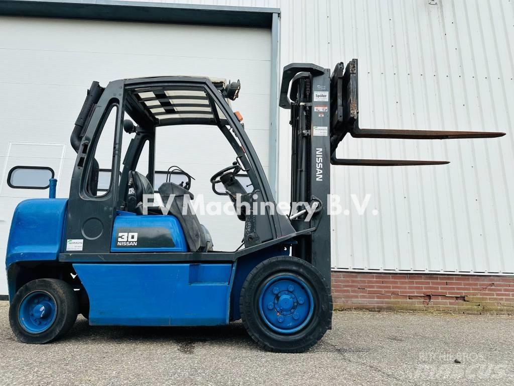Nissan FGD 02A-300 Dieselmotviktstruckar