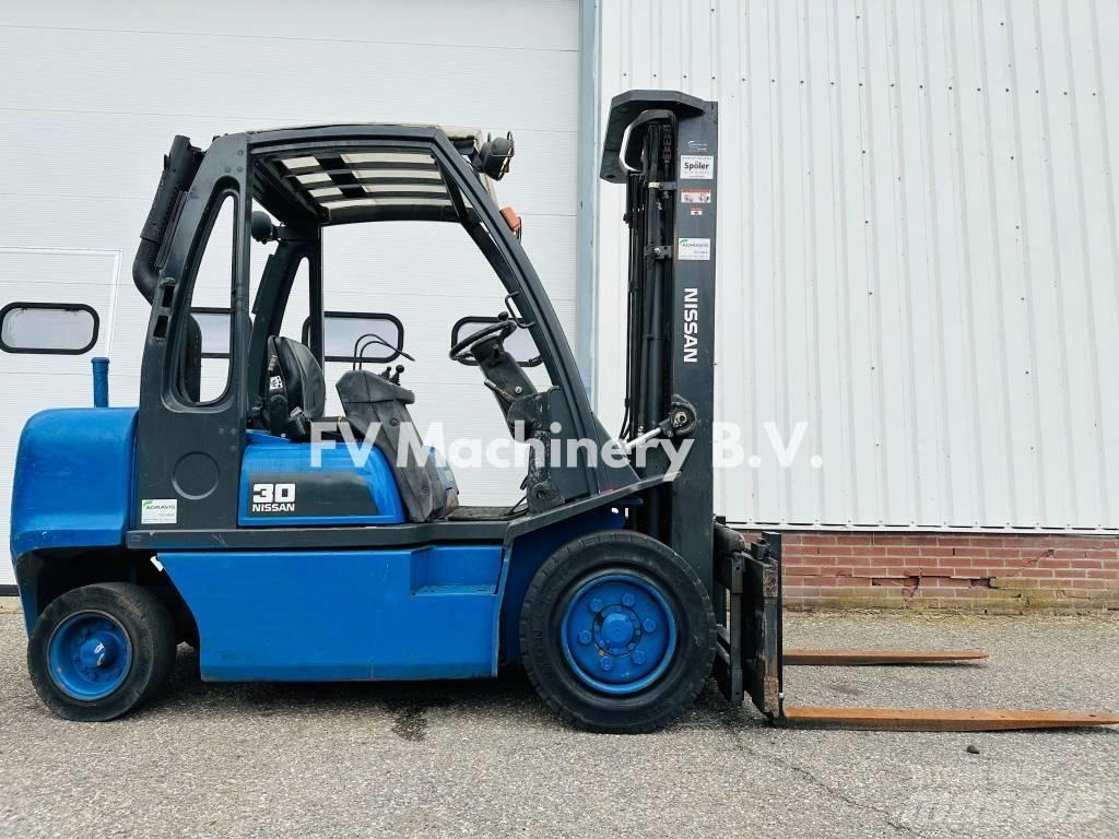 Nissan FGD 02A-300 Dieselmotviktstruckar
