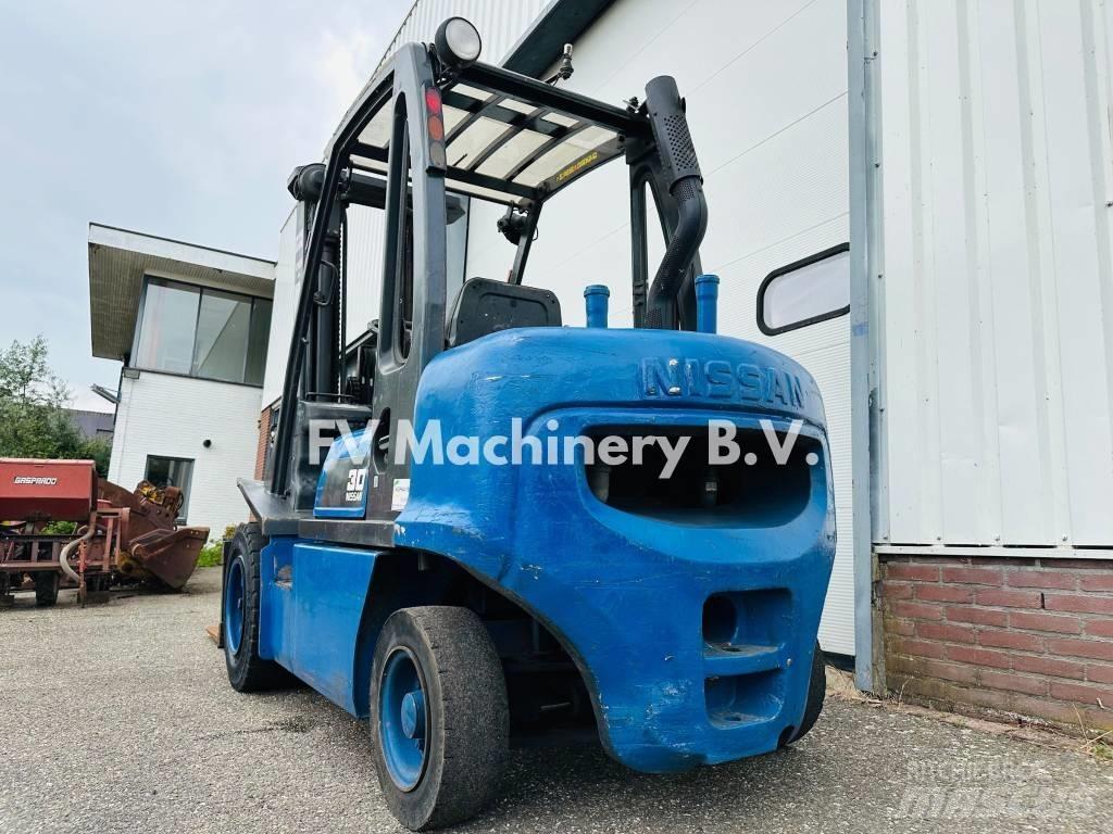 Nissan FGD 02A-300 Dieselmotviktstruckar