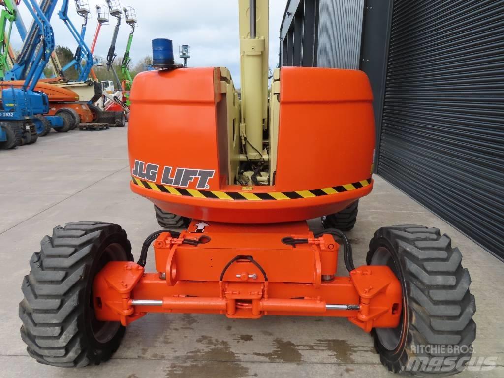 JLG 600 AJ Bomliftar