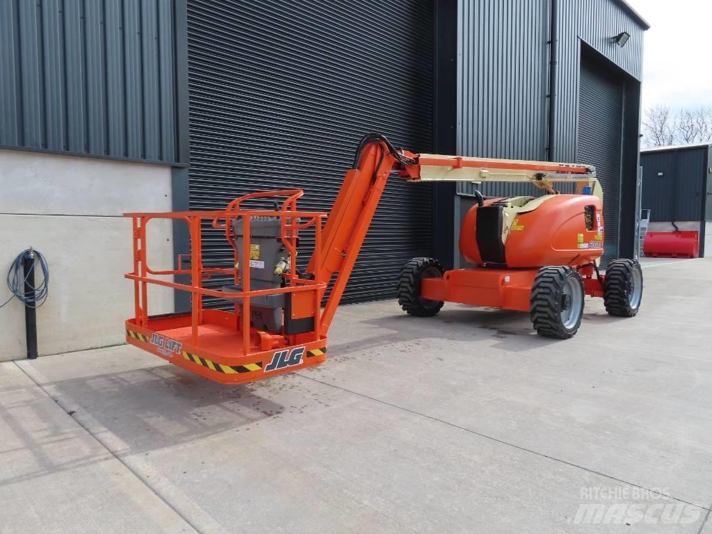 JLG 600 AJ Bomliftar