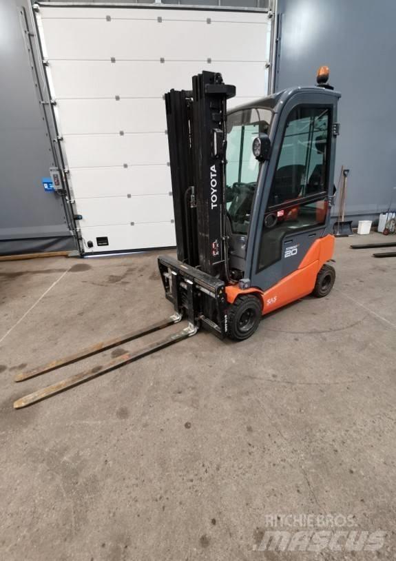 Toyota 8FBMK20T Elmotviktstruckar