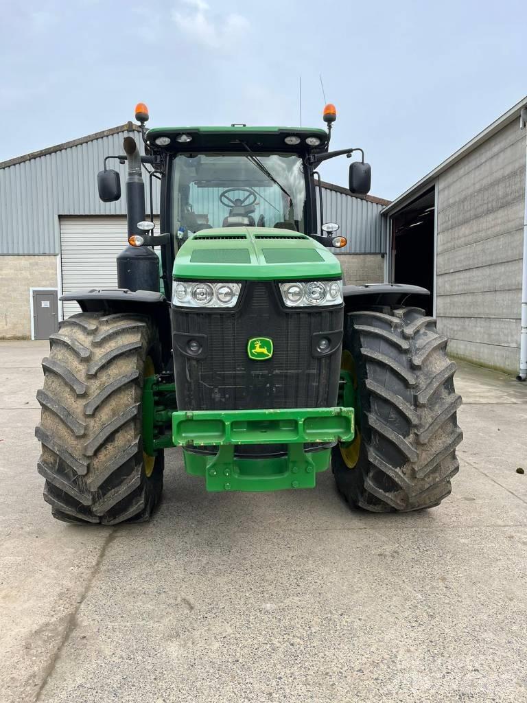 John Deere 8270 R Traktorer