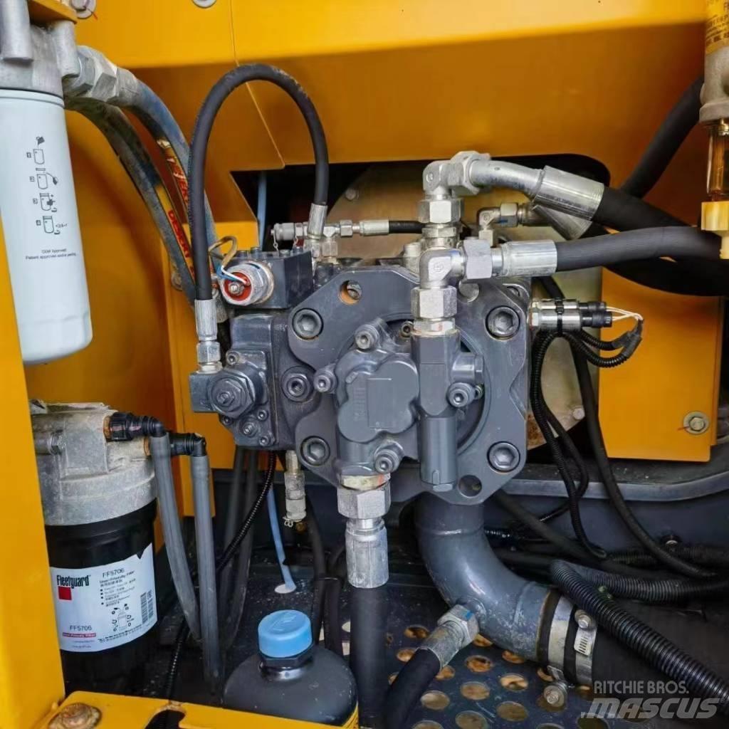 XCMG XE 135 D Bandgrävare