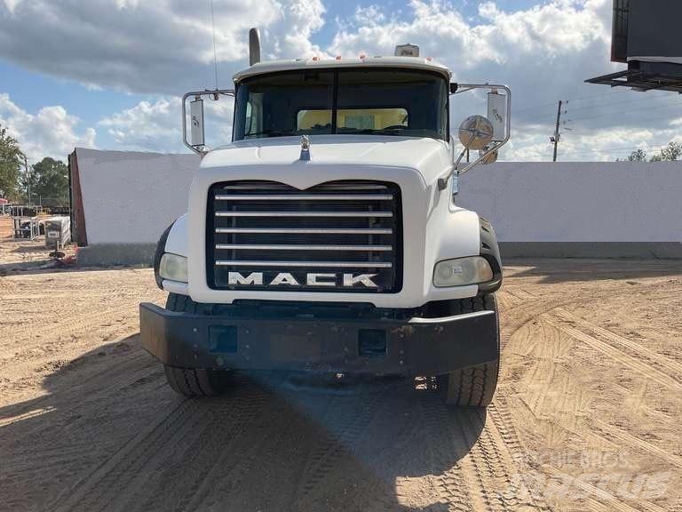 Mack CTP 713 B Övriga bilar