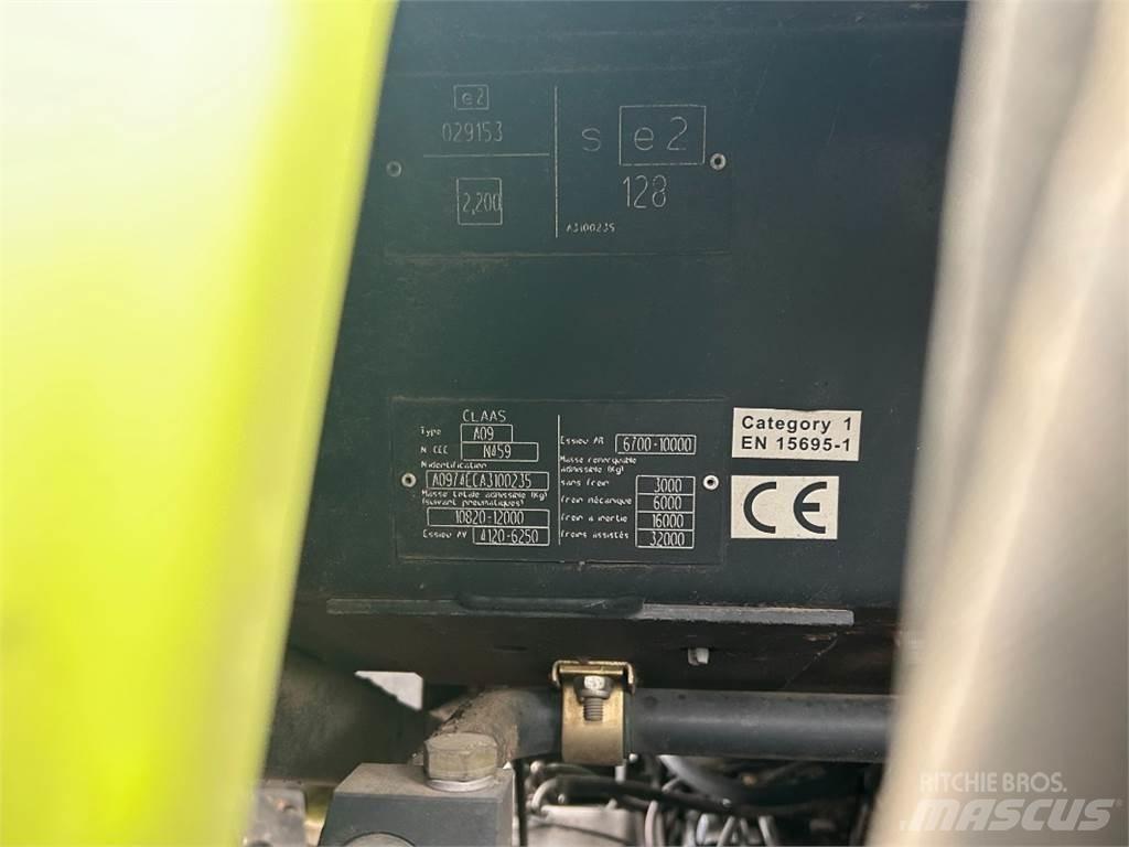 CLAAS Axion 810 Traktorer