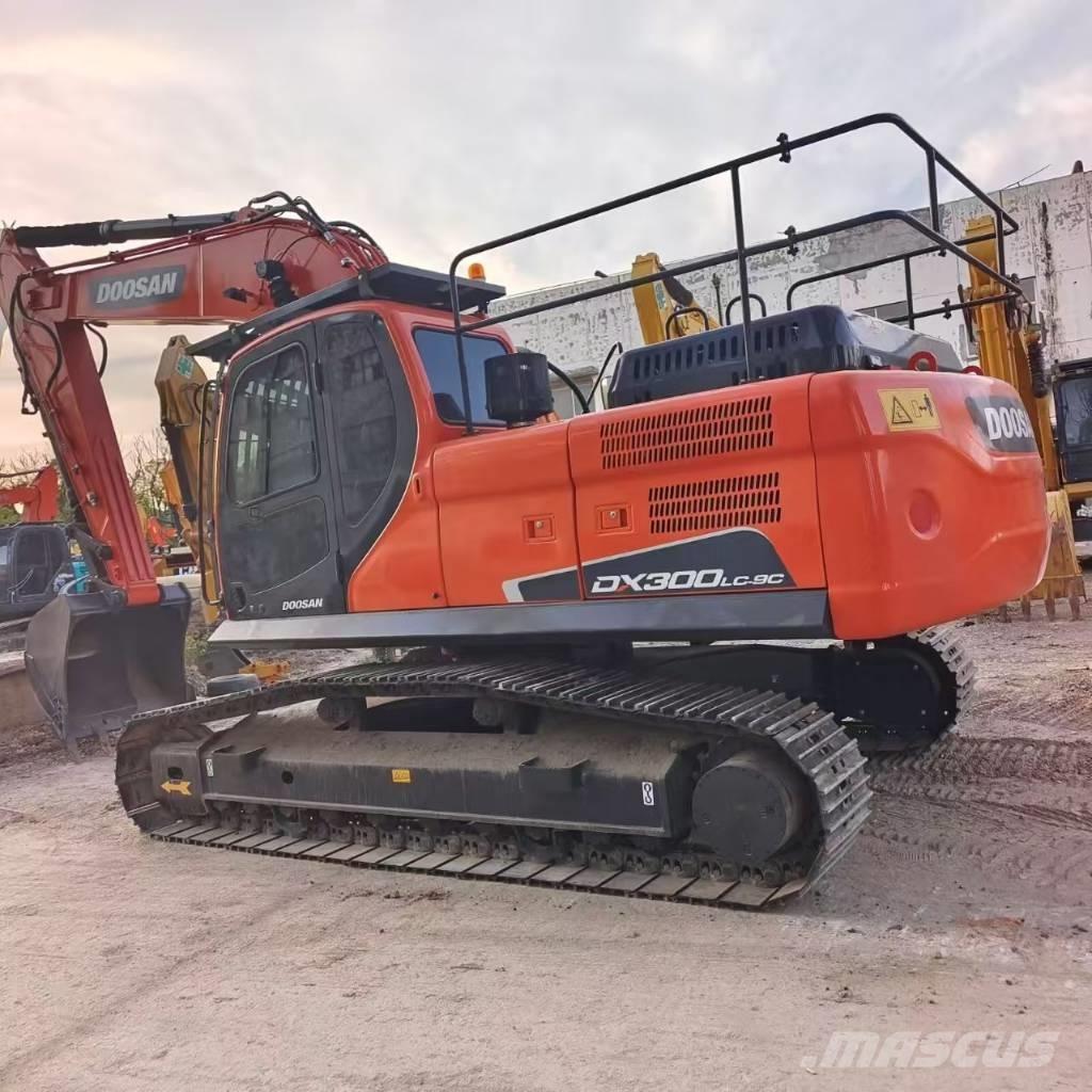 Doosan DX 300 LC Bandgrävare