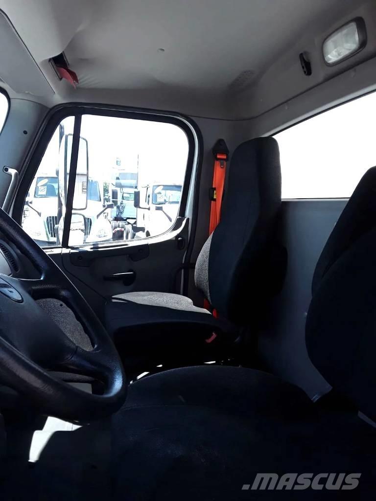 Freightliner M2 Lastbilar för dryckesleveranser