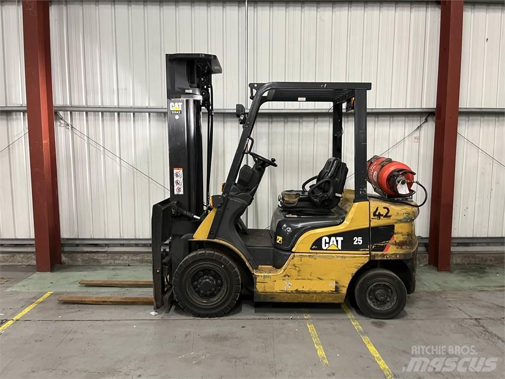 CAT GP25NT Gasolmotviktstruckar