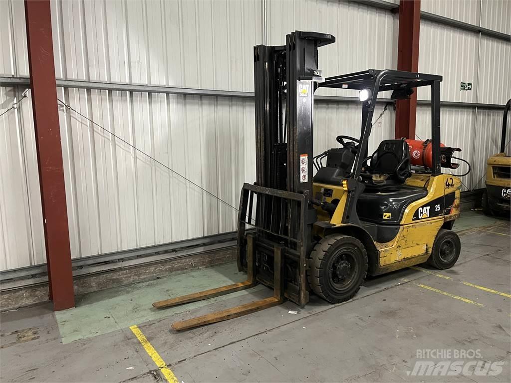 CAT GP25NT Gasolmotviktstruckar