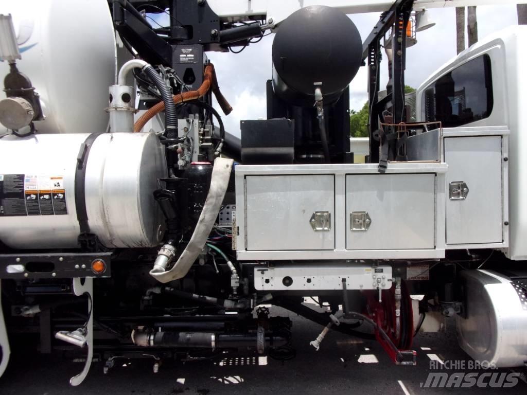 International 7500 Slamsugningsbil