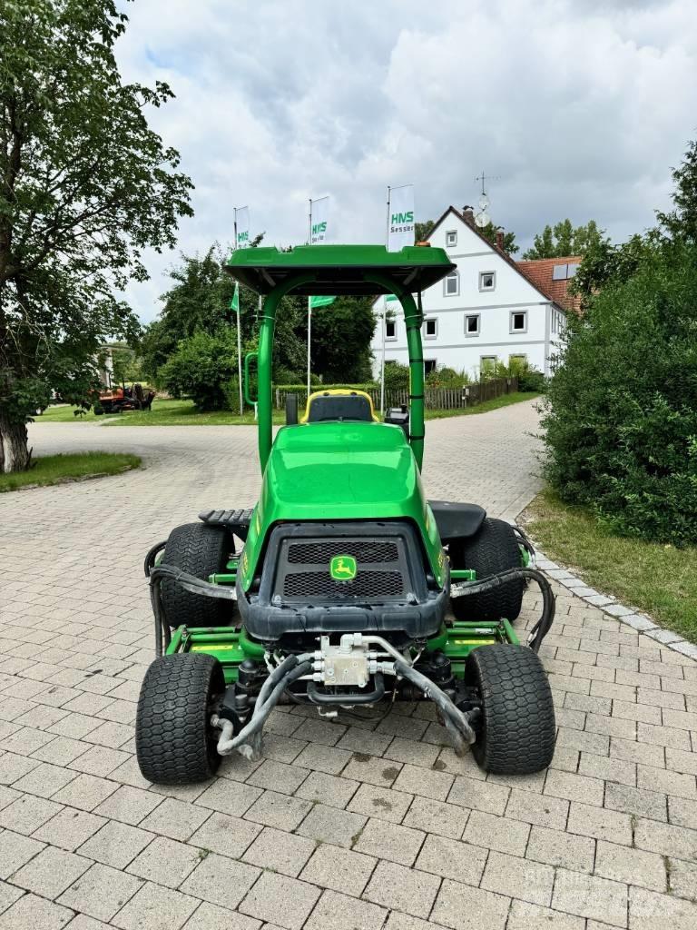 John Deere 8700 A Fairway-gräsklippare