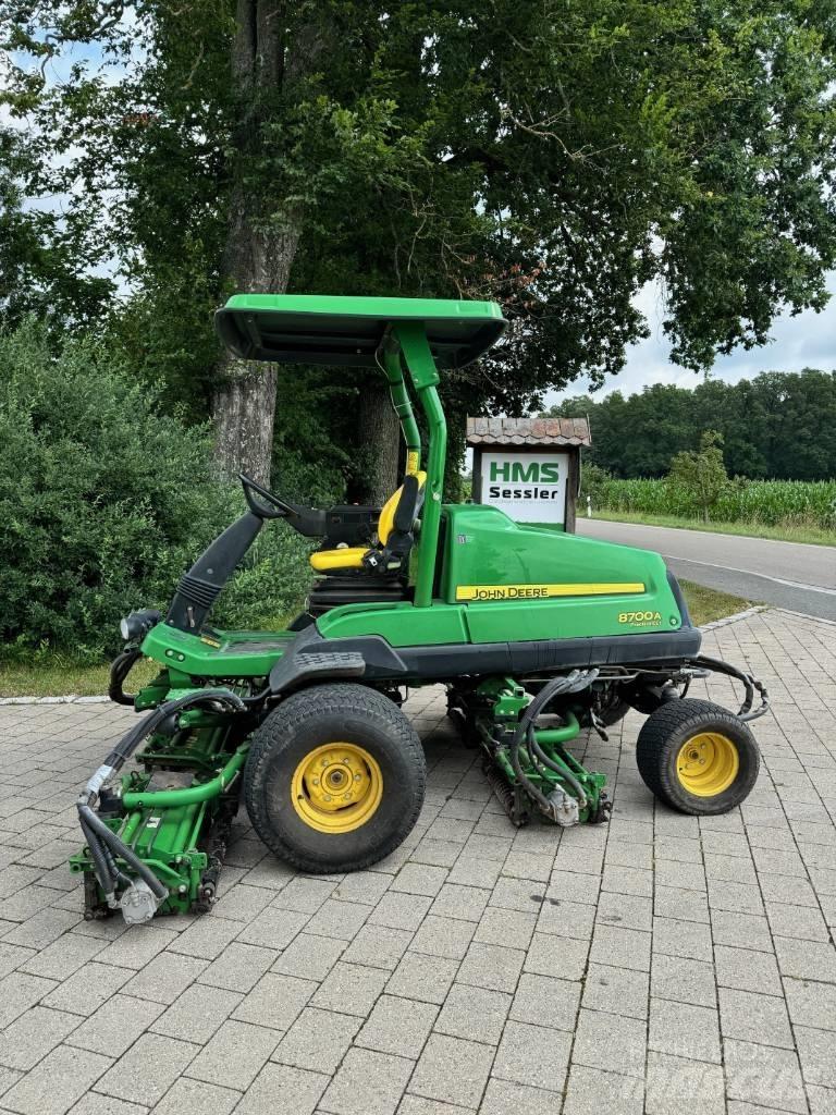 John Deere 8700 A Fairway-gräsklippare