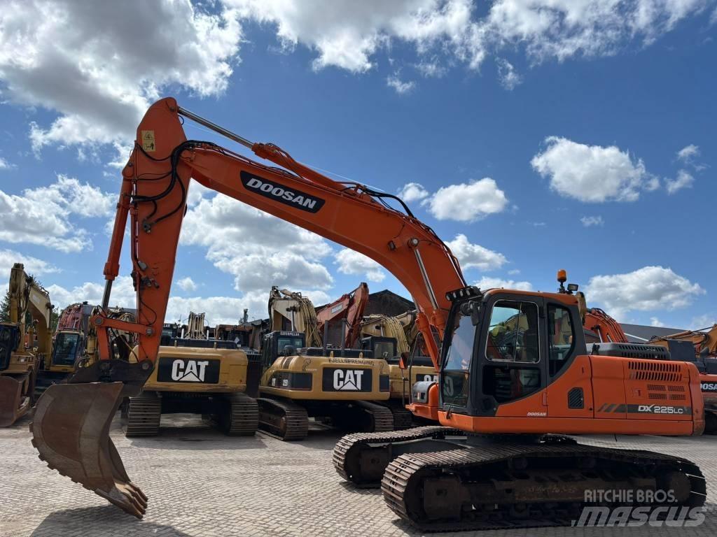 Doosan DX 225 LC-3 Bandgrävare