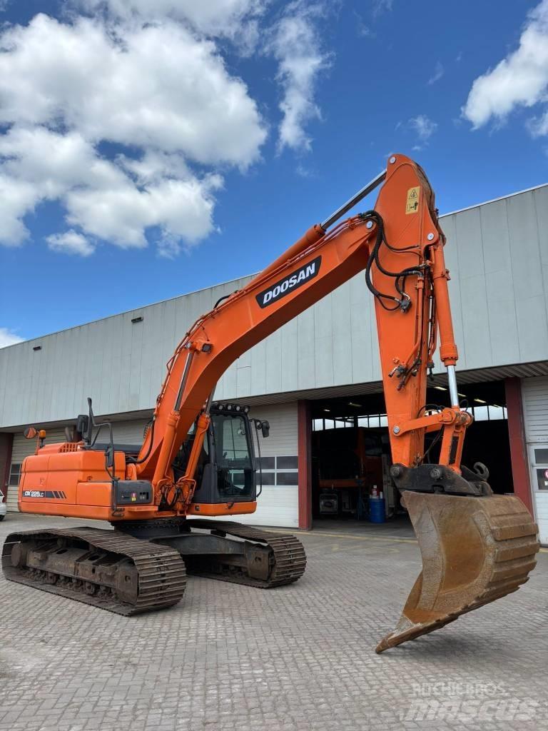Doosan DX 225 LC-3 Bandgrävare