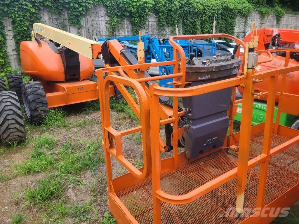 JLG 600 AJ Bomliftar
