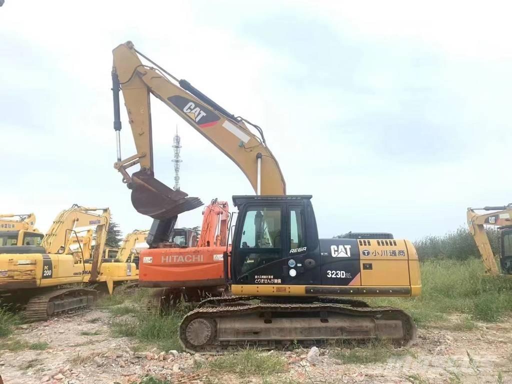 CAT 323 D Bandgrävare