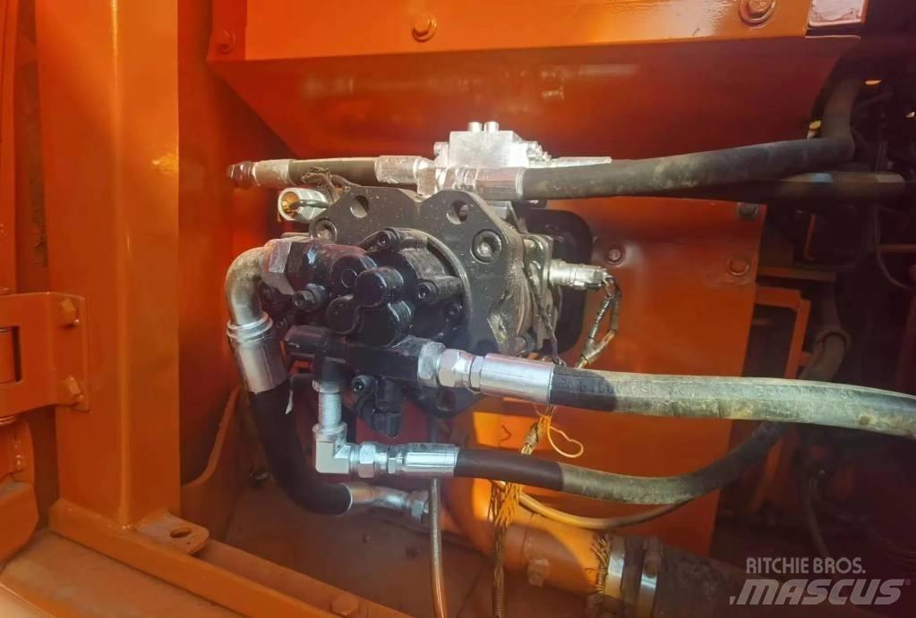 Doosan DX 140 LC Bandgrävare