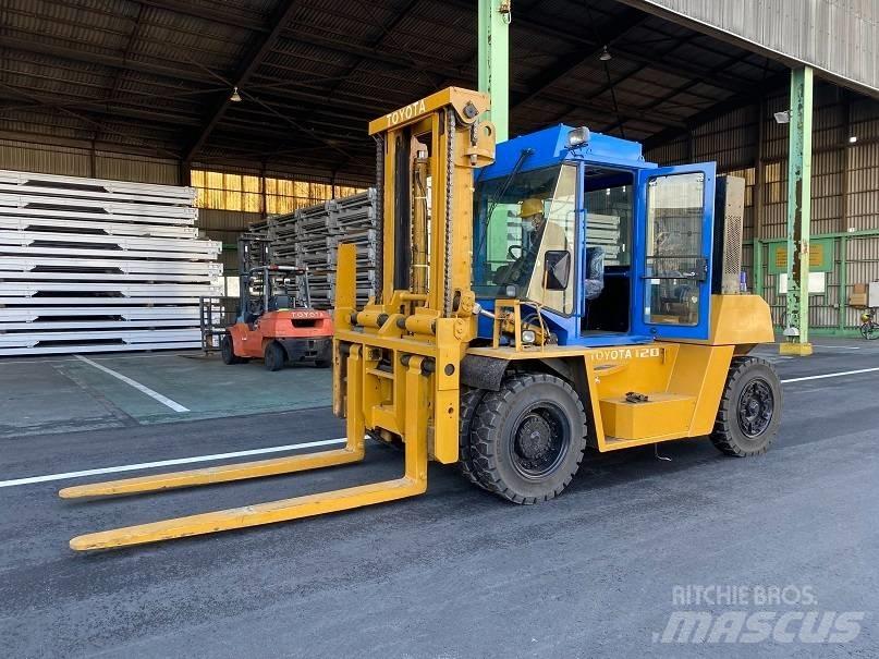 Toyota 4FD120 Dieselmotviktstruckar