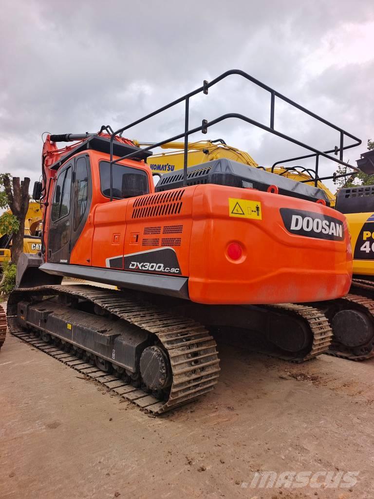 Doosan DX 300LC Bandgrävare
