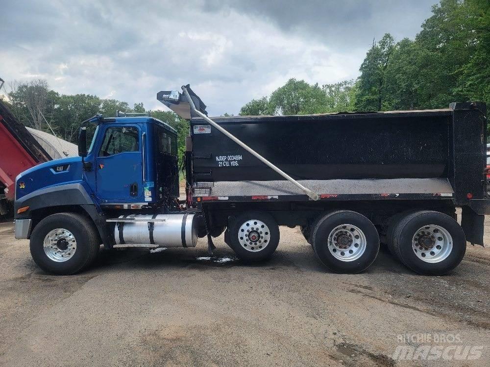 CAT CT 660 Tippbilar