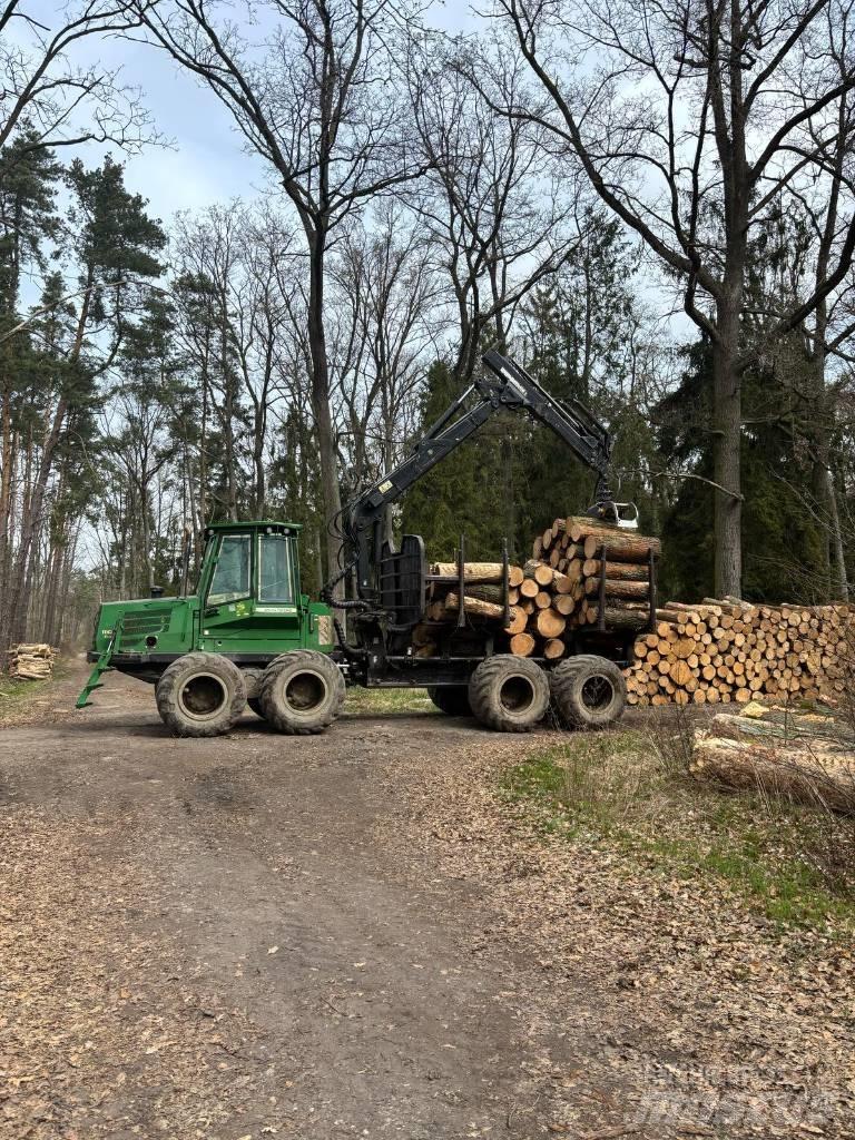 John Deere 1110 D Skotare