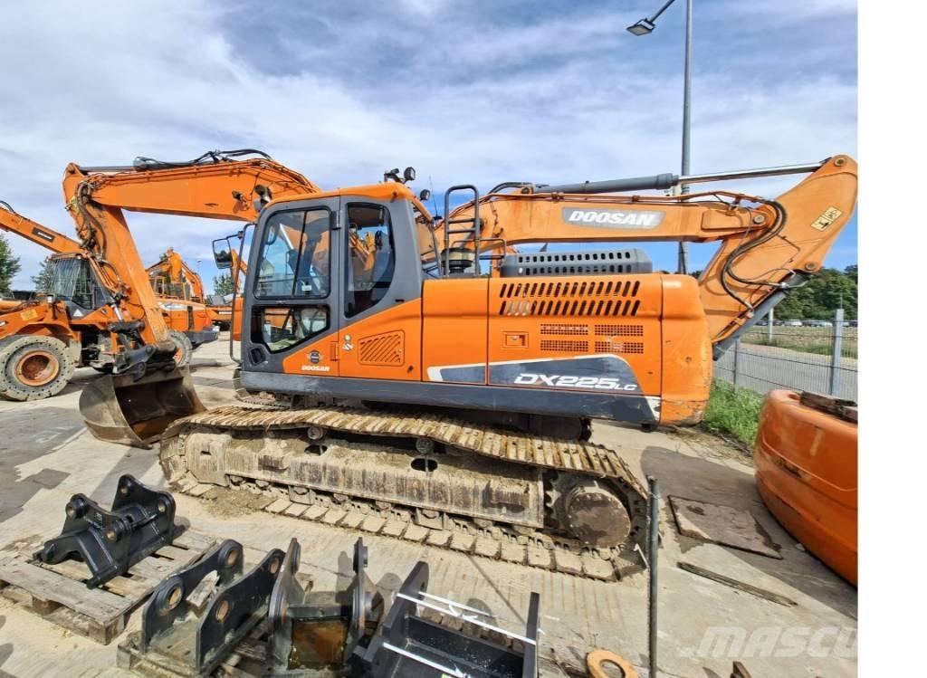 Doosan DX 225 LC-5 Bandgrävare